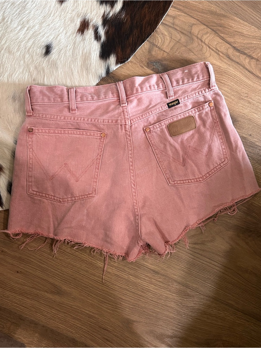 Wrangler Rose Festival Denim Shorts pink- High Rise Cutoff W29 - Picture 3 of 9